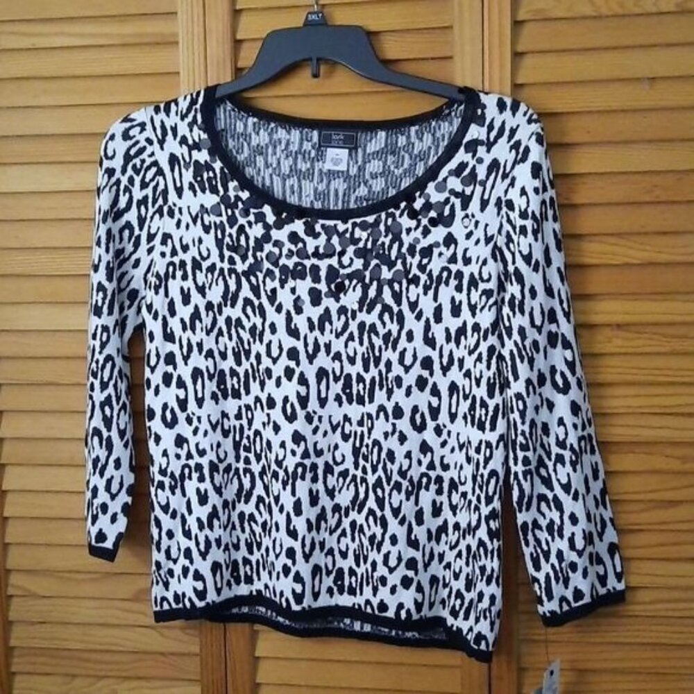Lark Lane  NWT Graphic Arts Leopard  Print  Sequin Accent Sweater Size Medium